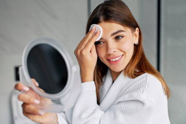 پاک کردن آرایش صورت